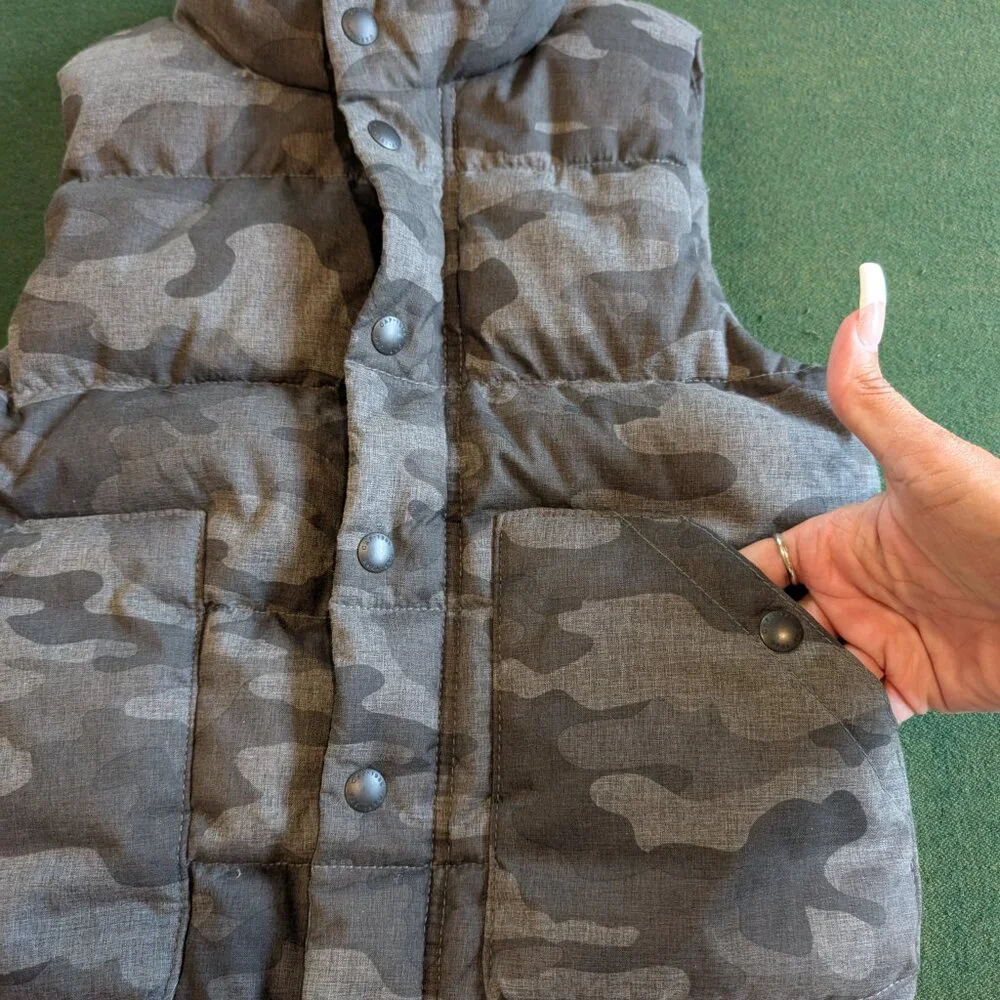 NWOT Boy's GAP Camo Puffer Vest 4T 💙